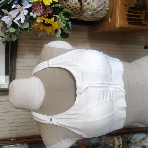 2 bras with adjustable shoulder and chest straps 2XL - Picture 6 of 14